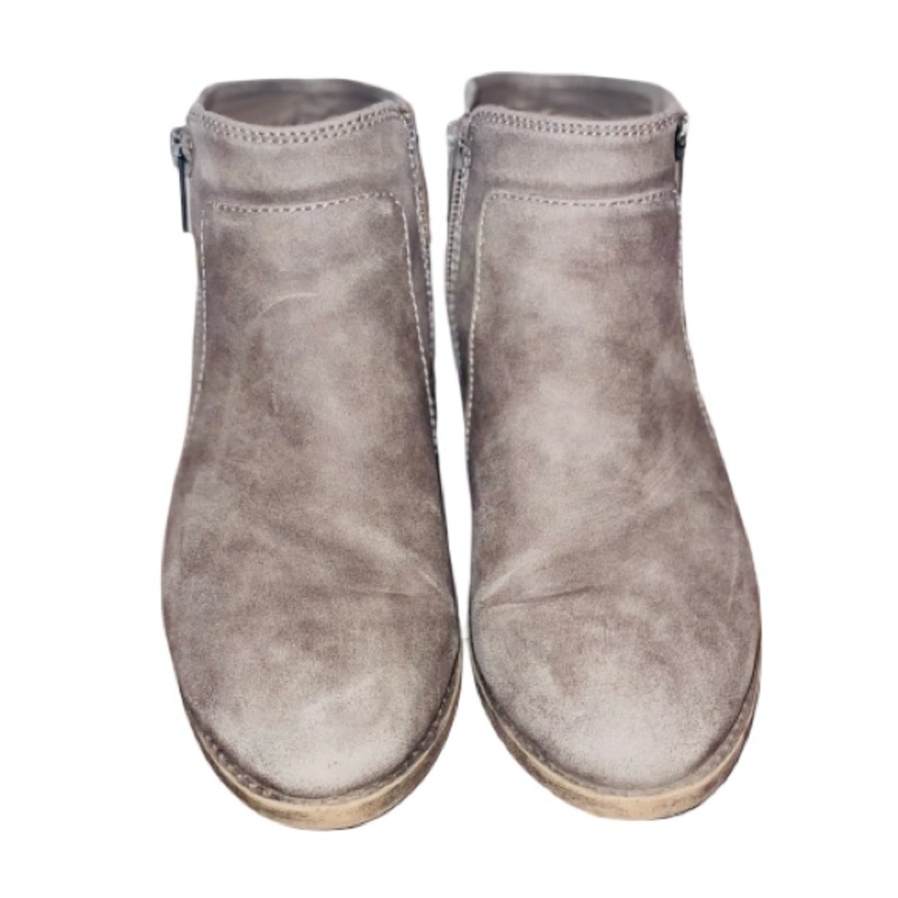 Maurices Gray Suede Side-Zip Ankle Booties Women’s Size 7